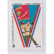 CUBA - 1978 - MINT - POLÍTICA: 5º ANIVERSÁRIO DA ARMADA JUVENIL DO TRABALHO - JOVENS FARDADOS, MARCHANDO C/ ESTANDARTE - YT-2072