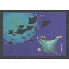 GHANA - Y B-352 (1998) FAUNA : PEIXE -ANO INTERNACIONAL DOS OCEANOS - RAIA MANTA - 1 BLOCO DE SÉRIE DE 2 - O QUE FALTA É UM COM TUBARÃO BRANCO