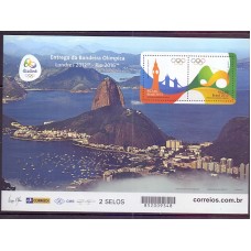 BL-183  – 1 BLOCO – ENTREGA DA BANDEIRA OLÍMPICA – 2015 (2012) – ÁLBUM BRASIL 2015 PÁGINA 692 E SELOS DESTACADOS NA PÁGINA 693. RHM R$ 200,00 (40 UFs x R$ 5,00)